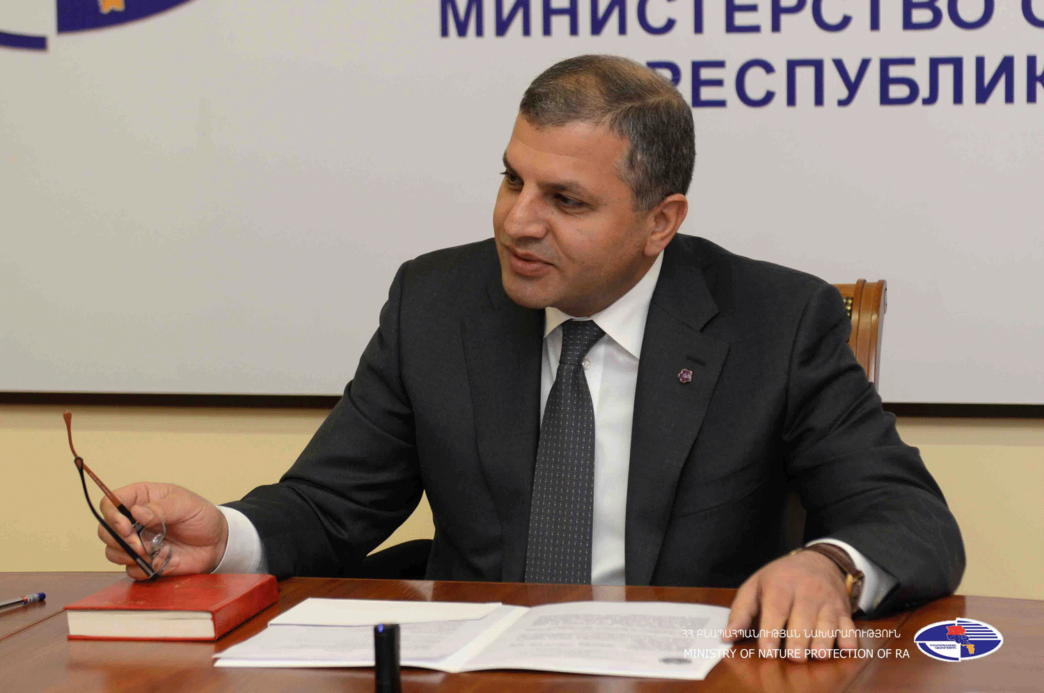 RA Minister of Nature Protection Aramayis Grigoryan received the members of “Save wolves” civil activity 